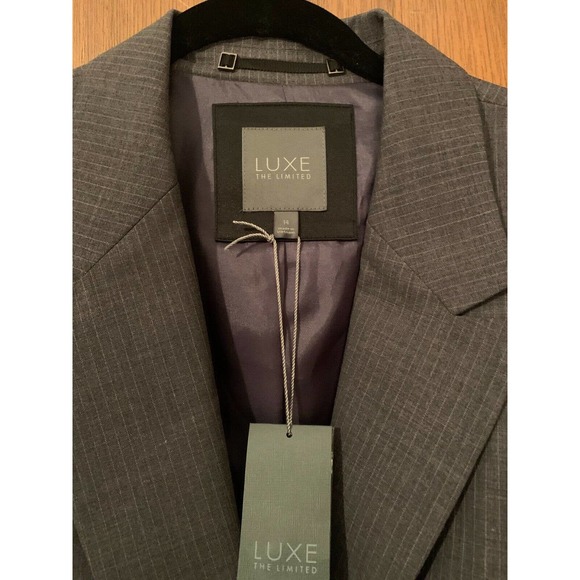 NWT LIMITED LUXE GREY PINSTRIPE SHORT BLAZER; SIZE 14 - Picture 2 of 3